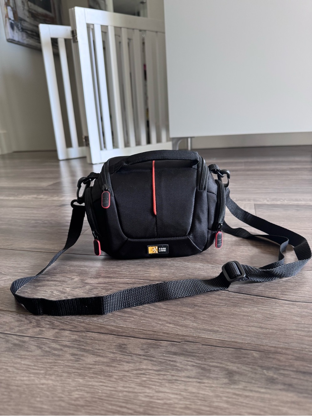 CASE LOGIC Black Camera/Tablet Accessory Shoulder Bag